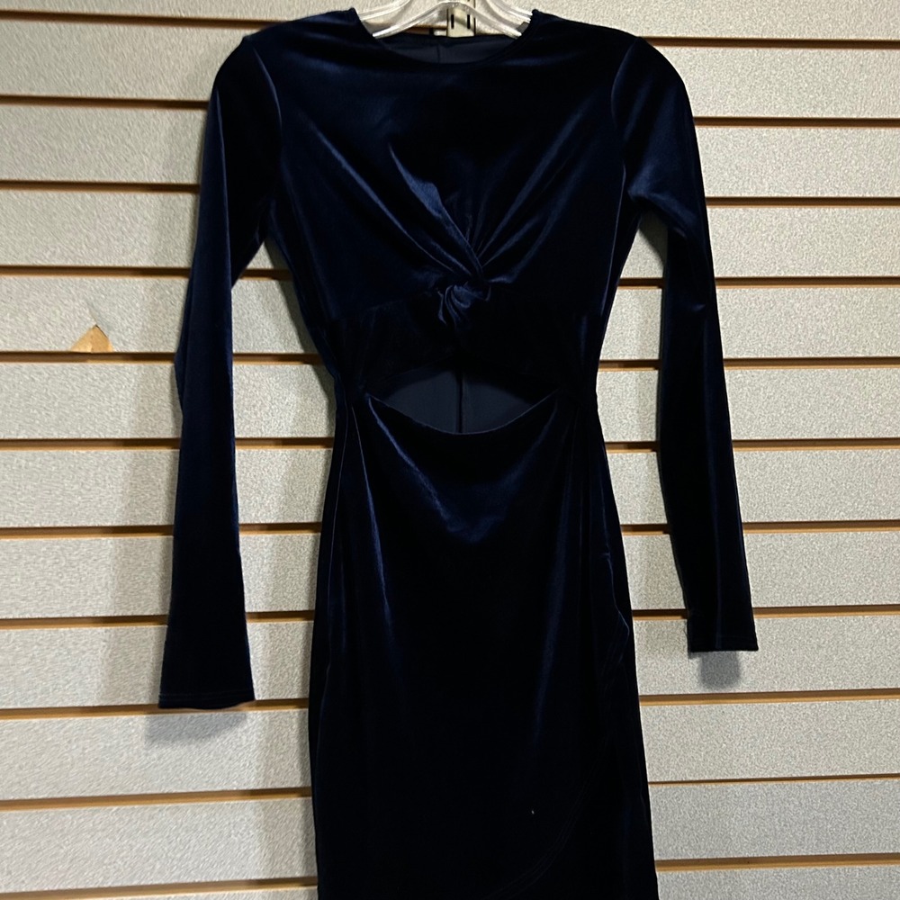 B. Darlin Blue Velvet Twist Cutout Bodycon Long Sleeve Party‎ Dress